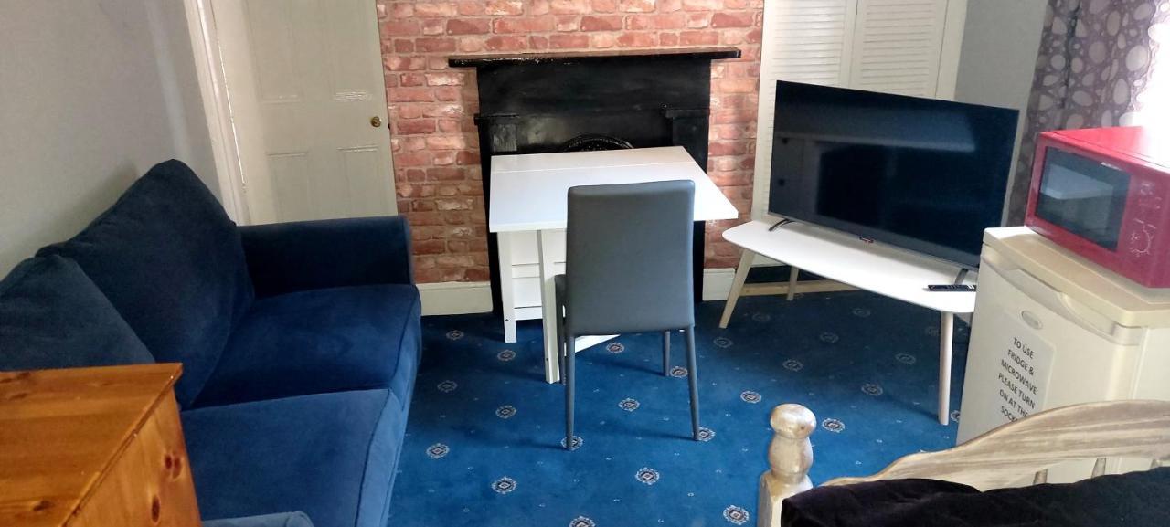 Phoenix Nights Guest House Barrow-in-Furness Ngoại thất bức ảnh